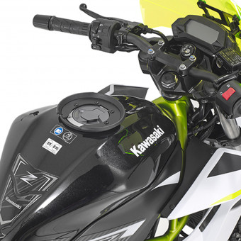 Tank Bag Accessories Givi Tanklock clamp BF42 tank bag Kawasaki Z125 (19) Tank Bag Accessories Givi Tanklock clamp BF42 tank bag Kawasaki Z125 (19)