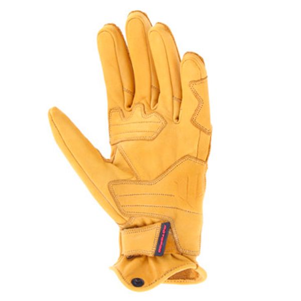 Motomod Baya Woman Camel