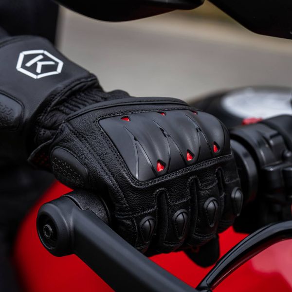 Knox Oulton Black White